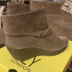 FLY LONDON YEGI SUEDE BOOTIES🤎NWT